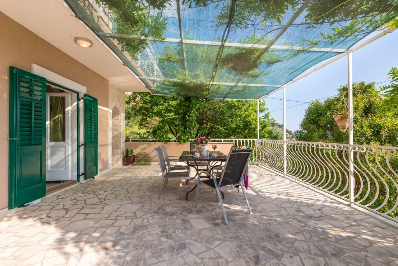 Holiday Home Figa Омиш Экстерьер фото
